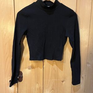 Bozzolo Elegant Black Mock Neck Cropped Long Sleeve Top